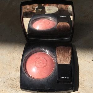 CHANEL BLUSH. Color: IN LOVE